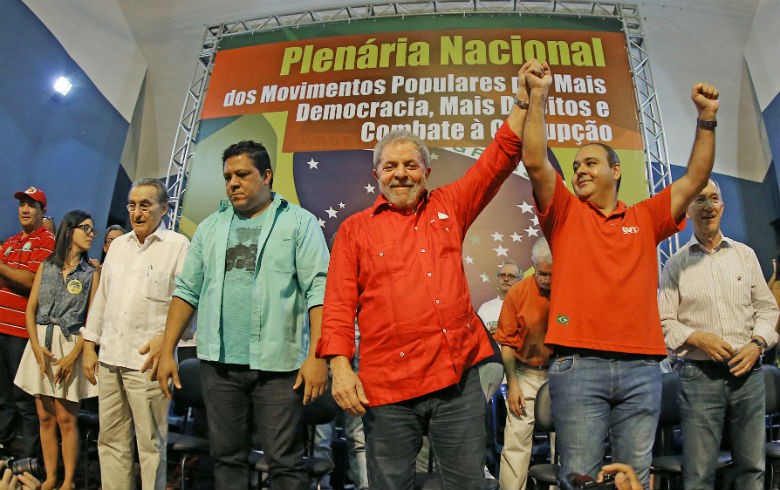 CUT cobra 'inversão' na política econômica e MST reage a 'golpe'