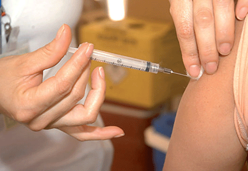 HPV: Meninas de 11 a 13 anos devem receber segunda dose da vacina