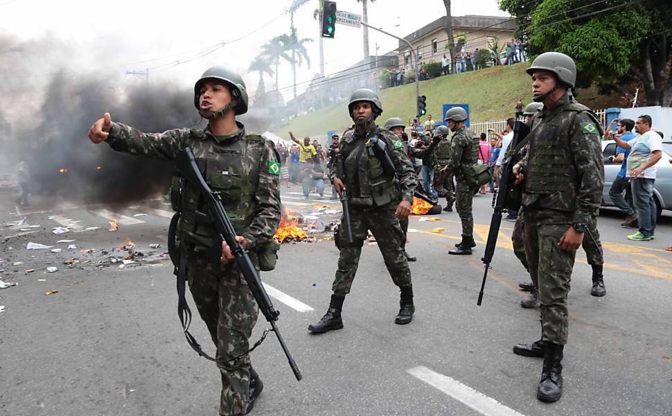 Intervenção militar pra que(m)? Um olhar da destituição à Constituição