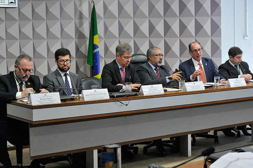 Fim da contribuição sindical obrigatória pode reduzir direitos, dizem especialistas