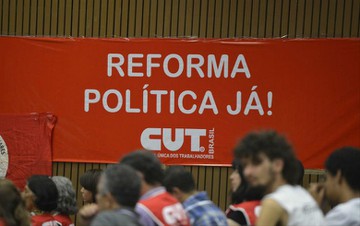CUT e movimentos sociais pedem reforma política com Constituinte