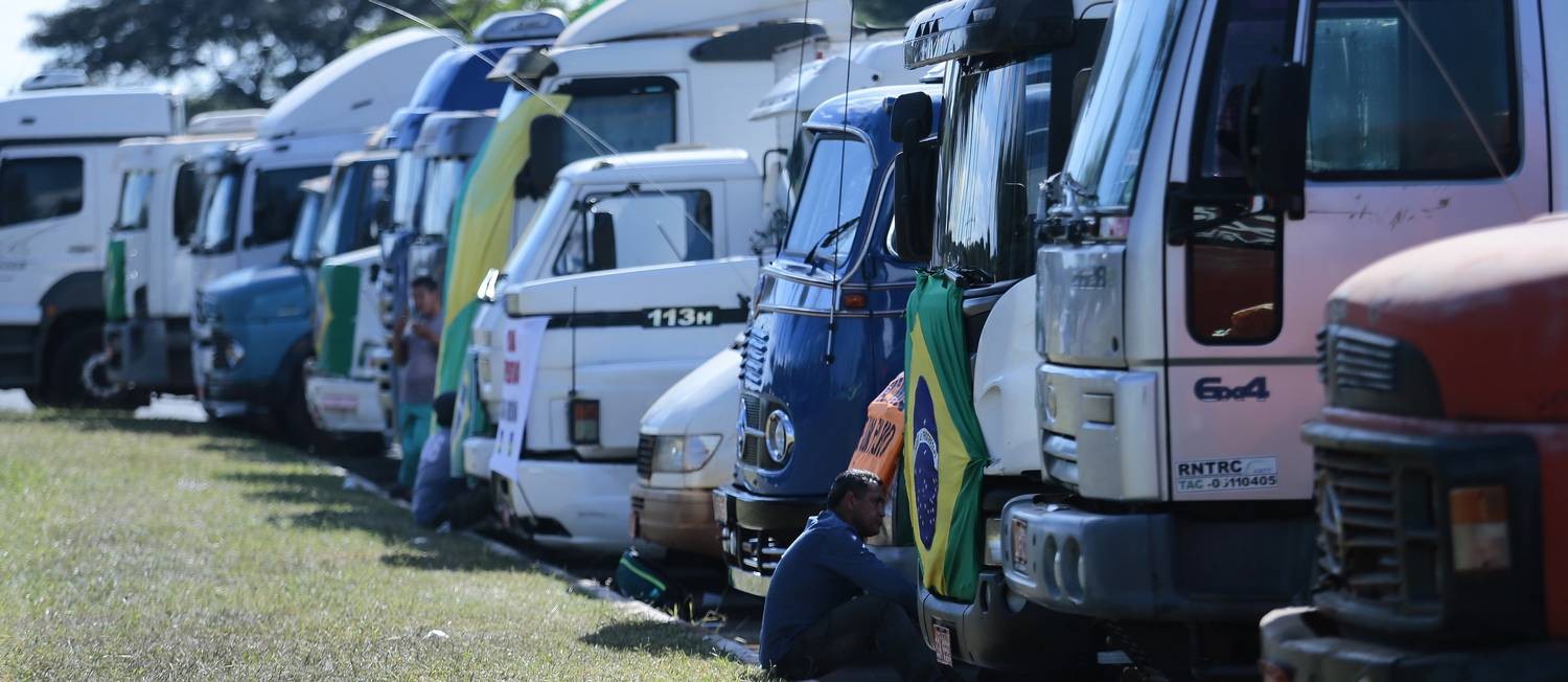 Greve dos caminhoneiros faz economia despencar 10,9% em maio, diz IBGE