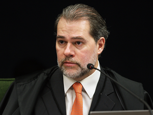 Juízes brasileiros assumem cargo muito cedo, sem conhecimento da vida, diz Toffoli