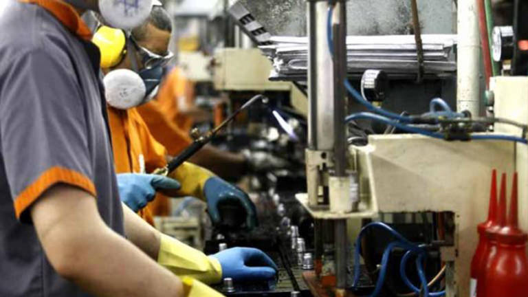 Produção industrial cresce 2,6% em setembro e recupera patamar pré-pandemia, diz IBGE