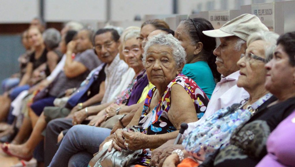 Projeto garante a idoso estabilidade no emprego após fim de calamidade pública