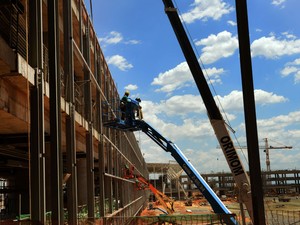 Construção civil na RMC paga mais para mulheres, diz relatório do Caged