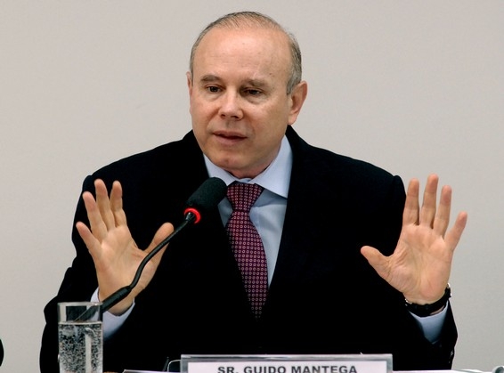 Mantega reconhece que governo “forçou a barra” em 2012