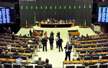 Na Câmara, entidades sindicais criticam vínculo entre deputados e empresários