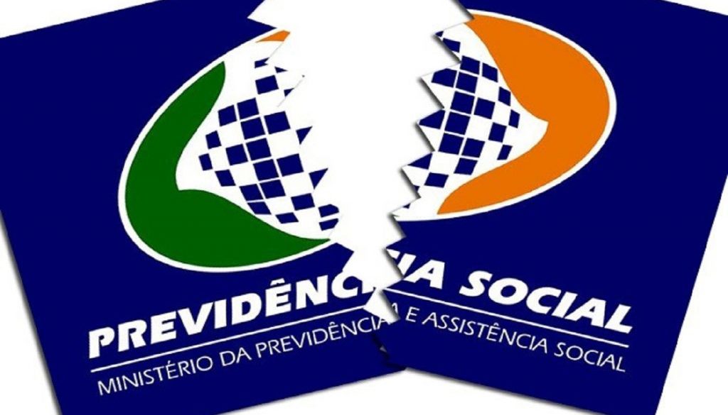 Bolsonaro quer idade mínima para servidor e desconfia de capitalização