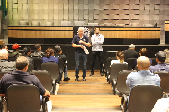 ASSEMBLEIA COM TRABALHADORES DA EMPRESA ROMERA