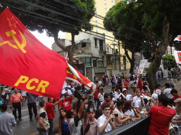 Manifestantes de centrais sindicais se reúnem na Praça da Sé, em São Paulo