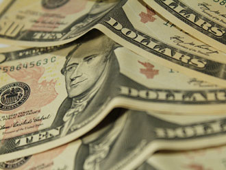 Casas de câmbio já vendem dólar a R$ 3
