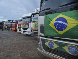Câmara isenta caminhoneiros de pagar multa por bloqueios