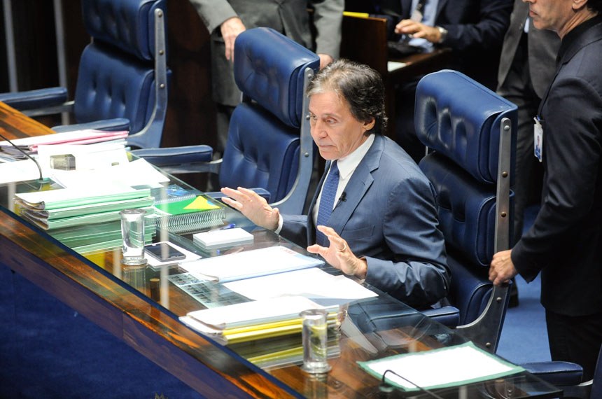 Mudança no FGTS vai desestabilizar programas de moradia e saneamento, diz Eunício