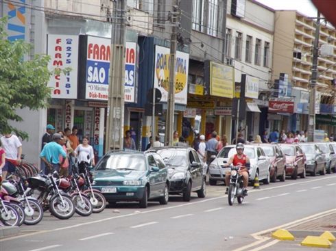 Comércio de Arapongas trabalha até as 18h no Sábado de Aleluia