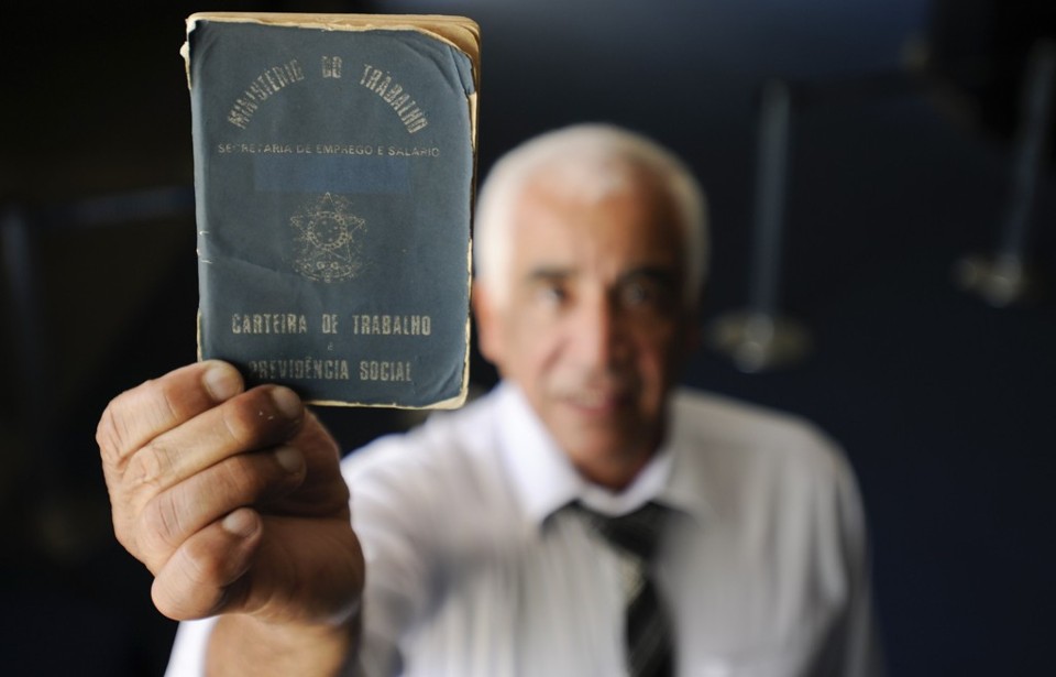 Empresas ignoram profissionais mais velhos (e dão tiro no próprio pé)