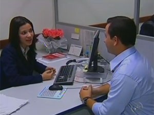 Autora lista os 7 piores erros da linguagem corporal na entrevista