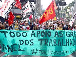 Promessa de resposta às ruas, reforma política não avançou