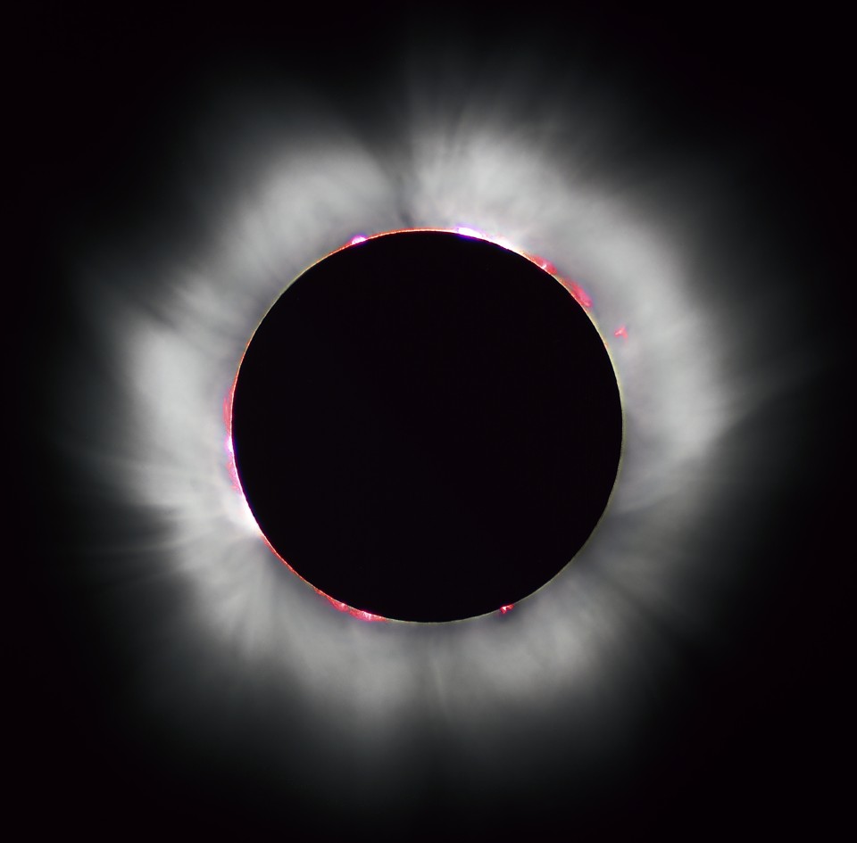 Sol, Lua e Terra se alinham nesta sexta em eclipse raro