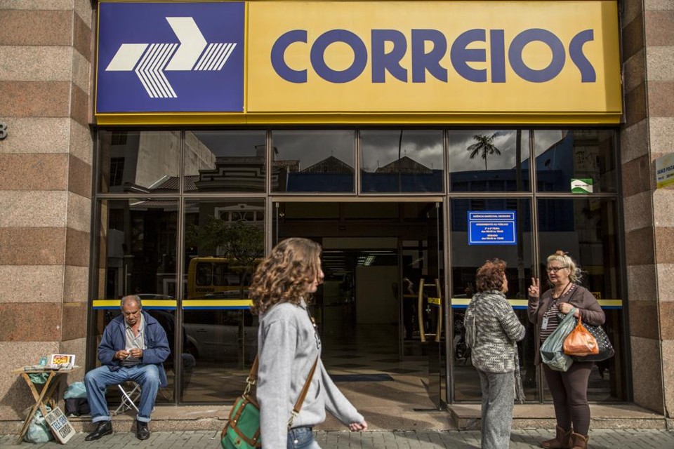 Trabalhadores dos Correios suspendem paralisação no Paraná