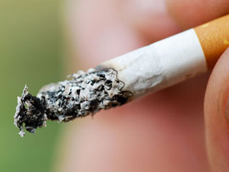 Fabricante de cigarros deve pagar R$ 53 bilhões à viúva de fumante
