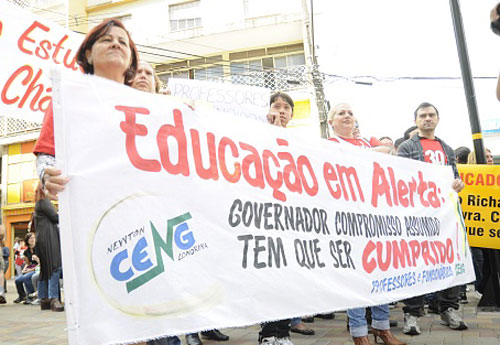 Professores entram em greve nesta quarta em Londrina