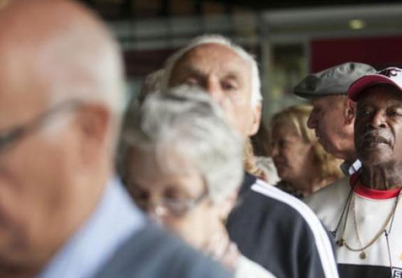 Governo vai discutir com movimentos sindicais fim do fator previdenciário