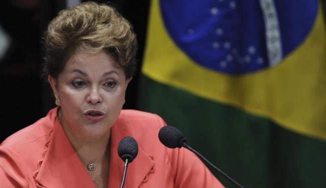 Dilma diz a intelectuais que diálogo com movimentos sociais será ‘ponto alto’ do 2º mandato  