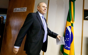 Mantega: criação de empregos e aumento da renda sustentam novo ciclo de crescimento