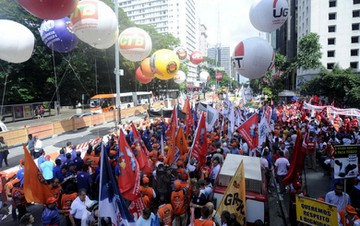 Medidas do governo não são 'corretivas', rebatem sindicalistas em protesto