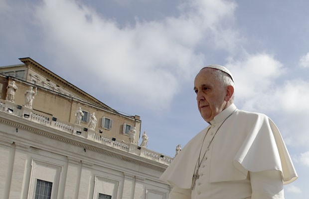 Papa considera um 'escândalo' salários menores para mulheres