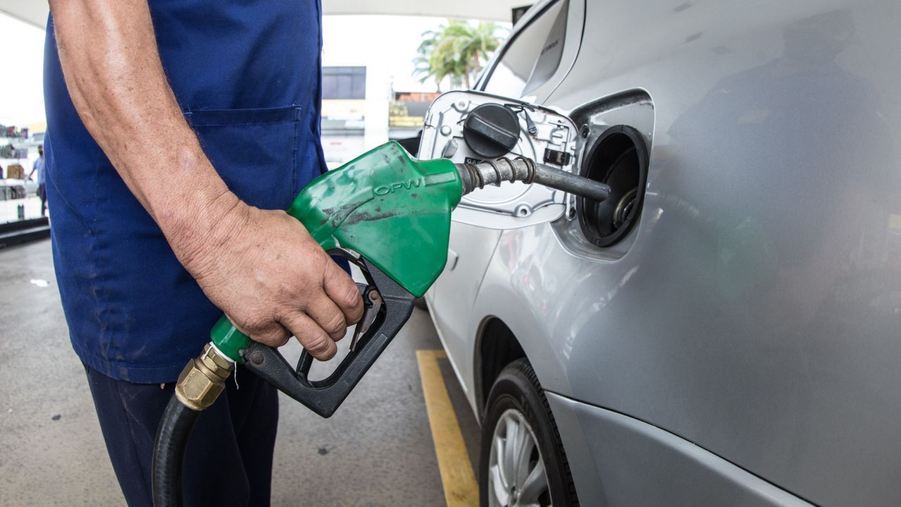 Gasolina nunca foi tão cara no Brasil, mas por quê? Entenda o que faz o preço disparar