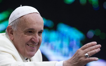 Papa incentiva organizações populares a lutar por terra, moradia e trabalho